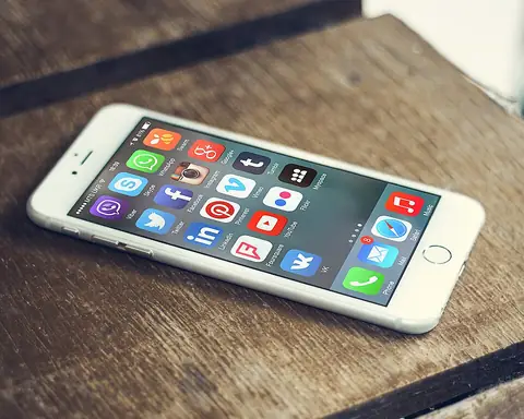 iPhone screen full of free social media app icons